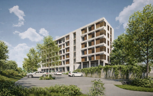 Hotel de aeropuerto contemporáneo de seis pisos en San José con fachada de cuadrícula de hormigón, detalles de madera, estacionamiento ajardinado, árboles altos y un muro de contención vegetado.