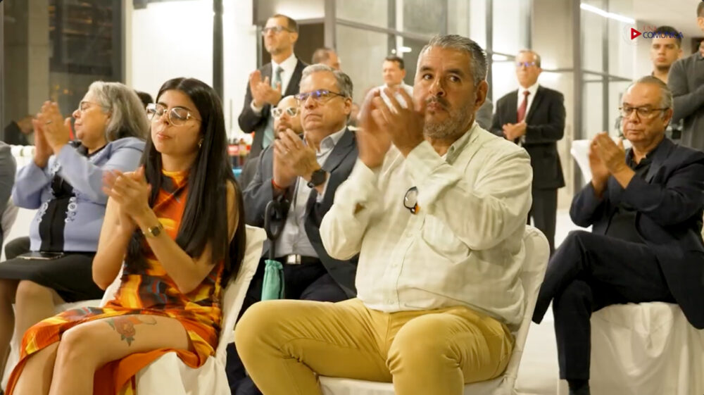 Inaguración del Edificio Asouna, durante la conmemoración de sus 18 años de fundada, la Asociación Solidarista de Funcionarios de la Universidad Nacional (ASOUNA) inauguró su edificio de 4737 metros cuadrados en la ciudad de Heredia.