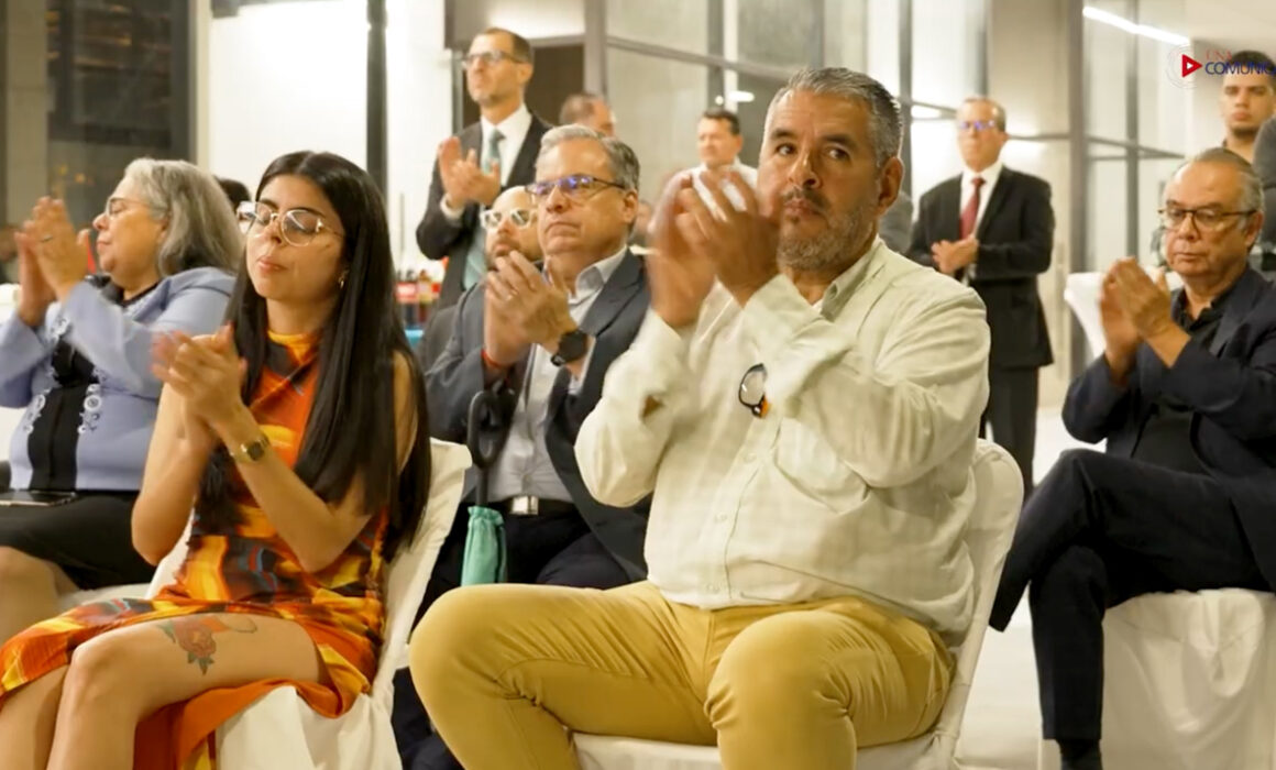 Inaguración del Edificio Asouna, durante la conmemoración de sus 18 años de fundada, la Asociación Solidarista de Funcionarios de la Universidad Nacional (ASOUNA) inauguró su edificio de 4737 metros cuadrados en la ciudad de Heredia.